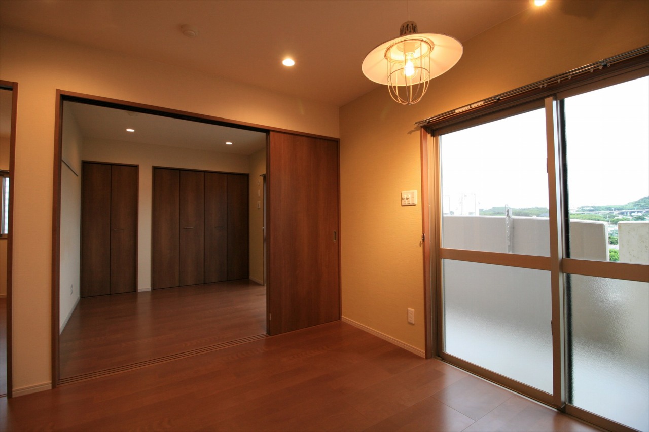 沖縄を拠点に空間デザインを提案するデザイン設計事務所(株)コンセプションの 共同住宅デザイン設計 案件竣工写真公開のお知らせです。