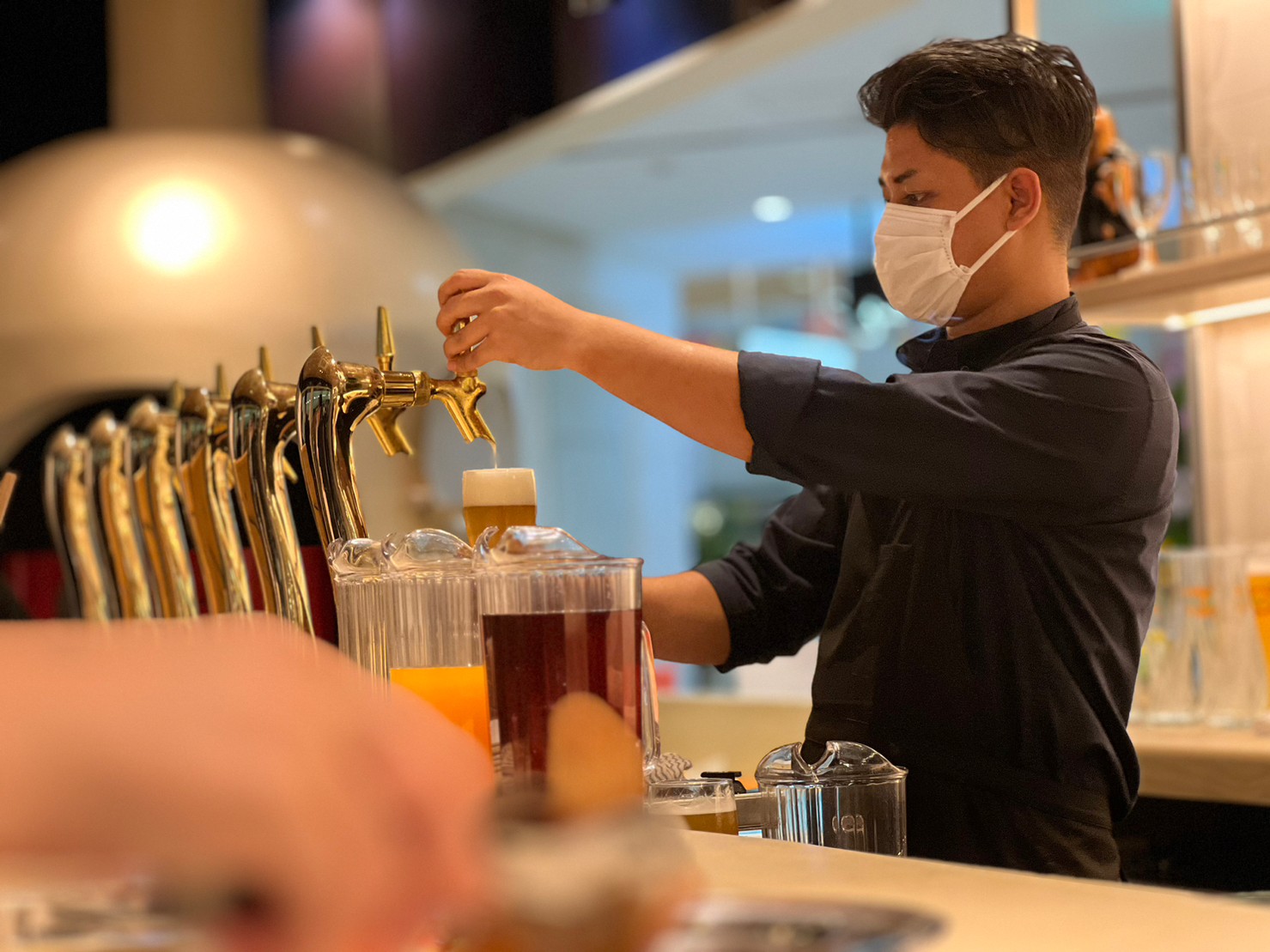 那覇空港　ヘリオス
レセプション　
店舗デザイン：コンセプション