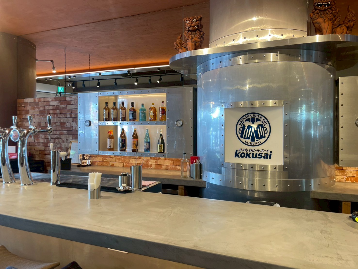 コンセプションがデザインした、おきなわビールボーイのバックバーです。